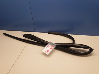 Уплотнитель стекла двери задний левый для Suzuki Grand Vitara 2005-2015