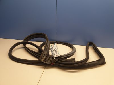 Уплотнитель двери передней правой для Toyota Avensis T27 2008-2018