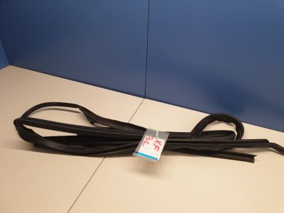 Уплотнитель двери задней левой для Jaguar XF 2007-2015