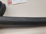 Уплотнитель стекла передней левой двери