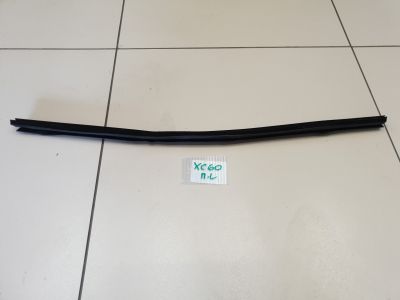 Накладка стекла передней левой двери для Volvo XC60 2008-2017