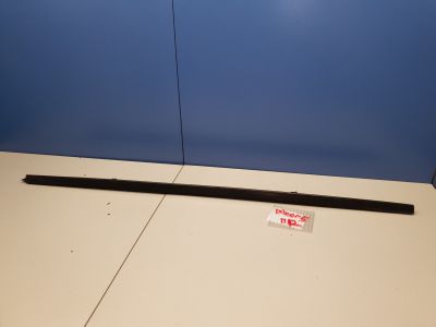 Молдинг стекла передней правой двери для Land Rover Discovery 2017-