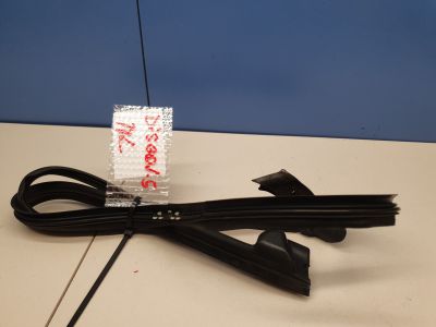 Уплотнитель двери передней левой для Land Rover Discovery 2017-