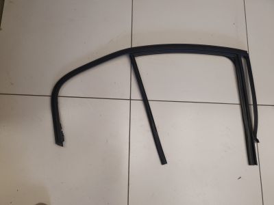 Уплотнитель стекла двери задний правый для BMW 1 F20 F21 2011-2019