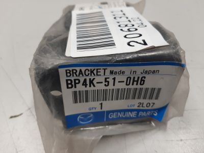 Кронштейн форсунки омывателя фары для Mazda 3 BL 2009-2013