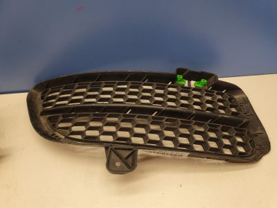 Решетка в передний бампер правая для Volkswagen Touareg 2002-2010