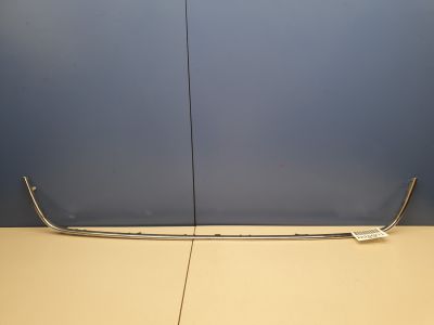 Молдинг решетки в бампер центральной для Volkswagen Polo Sedan 2011-