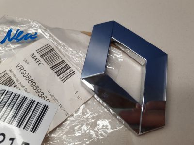 Эмблема крышки багажника для Renault Duster 2010-