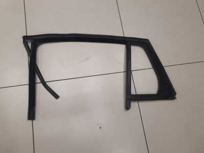 Уплотнитель стекла двери задний левый для Skoda Fabia 5J 2007-2015