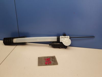 Моторчик солнцезащитной шторки задней правой двери для BMW X5 G05 2018-