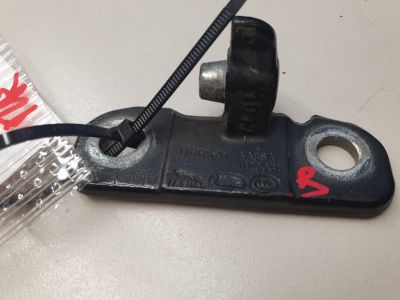 Петля двери задней правой нижняя для Land Rover Discovery 2017-