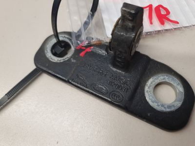 Петля двери передней левой нижняя для Land Rover Discovery 2017-