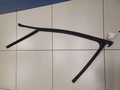 Уплотнитель стекла передней левой двери для BMW M3 F80 2014-