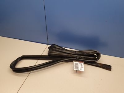 Уплотнитель стекла передней левой двери для SsangYong Rodius Stavic 2003-2013