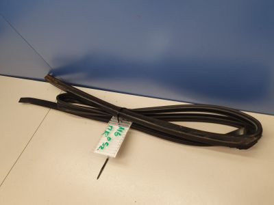 Уплотнитель стекла передней правой двери для Mazda 6 GG 2002-2007