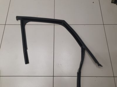 Уплотнитель стекла передней правой двери для Mini Countryman F60 2016-