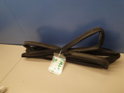 Уплотнитель двери передней левой для KIA Carens 2013-2019