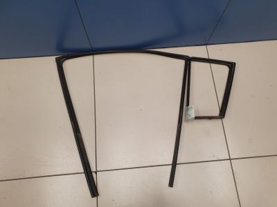 Уплотнитель стекла двери задний левый для KIA Sportage 2010-2015