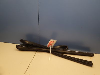 Уплотнитель стекла передней левой двери для Land Rover Range Rover Evoque 2011-2018