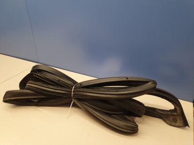 Уплотнитель двери передней левой для Hyundai i30 2012-2017