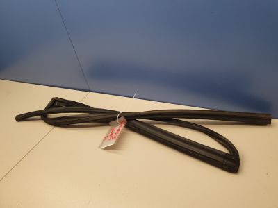 Уплотнитель стекла двери задний левый для Toyota Avensis T27 2008-2018