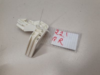 Кронштейн замка двери передний правый для Mercedes S-klasse W221 2005-2013