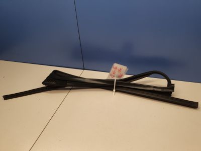 Уплотнитель стекла двери задний левый для Mazda CX-5 2011-2017