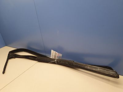 Уплотнитель стекла передней правой двери для Volvo V70 2007-2016