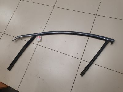 Уплотнитель стекла передней левой двери для Volvo V60 (V60 Cross Country) 2010-2018