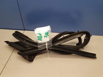 Уплотнитель двери задней правой для Audi A8 S8 D4 2010-2017