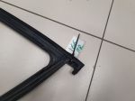 Уплотнитель стекла передней правой двери