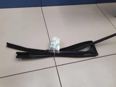 Уплотнитель стекла двери задний правый для Mazda 2 DE 2007-2014