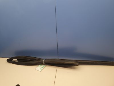 Уплотнитель стекла задней левой двери для Jeep Grand Cherokee WK2 2010-