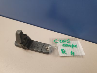 Петля двери передней правой нижняя для Mercedes C-klasse W205 2014-