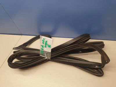 Уплотнитель двери передней правой для KIA Ceed 2007-2012
