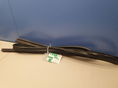 Уплотнитель стекла передней правой двери для KIA Ceed 2007-2012