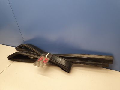 Уплотнитель стекла передней левой двери для Jaguar XE X760 2015-