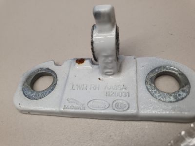 Петля двери передней правой нижняя для Land Rover Range Rover Evoque 2019-