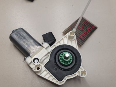 Моторчик стеклоподъёмника передний правый для Mercedes SLC-klasse R172 2016-