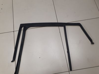 Уплотнитель стекла двери задний левый для BMW X4 F26 2014-2018