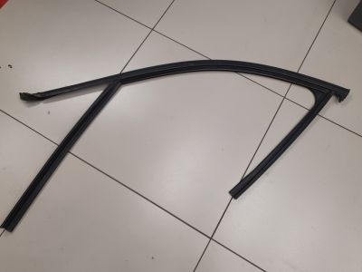Уплотнитель стекла передней левой двери для BMW 3 F30 2011-2018