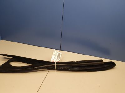 Уплотнитель стекла двери передней правый для Land Rover Range Rover Sport 2013-