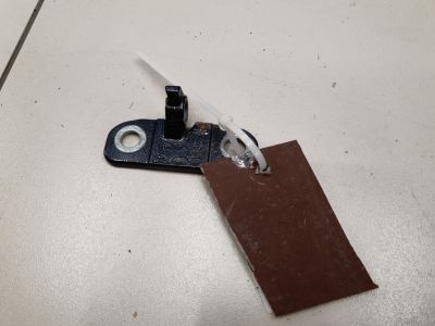 Петля двери передней левой нижняя для Land Rover Range Rover Sport 2013-