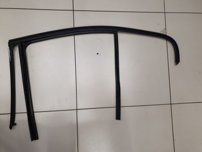 Уплотнитель стекла двери задний левый для BMW 3 F30 2011-2018