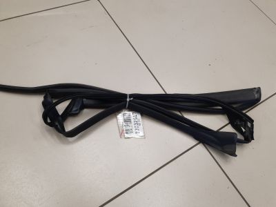 Уплотнитель двери задней левой для Land Rover Discovery 2017-