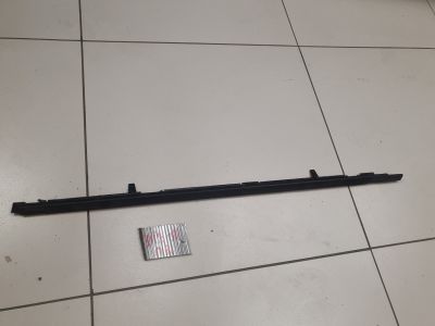 Накладка стекла передней правой двери для Land Rover Discovery 2017-