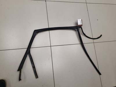Уплотнитель стекла задней правой двери для Volvo V50 2004-2012