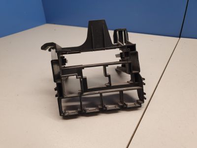 Кронштейн блока реле для Audi A8 S8 D4 2010-2017