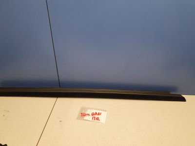 Накладка стекла передней правой двери для Volkswagen Polo 2001-2009