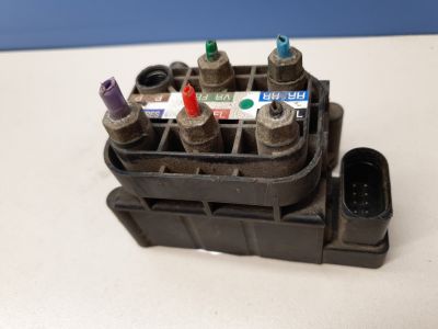 Блок клапанов для Audi A8 S8 D4 2010-2017